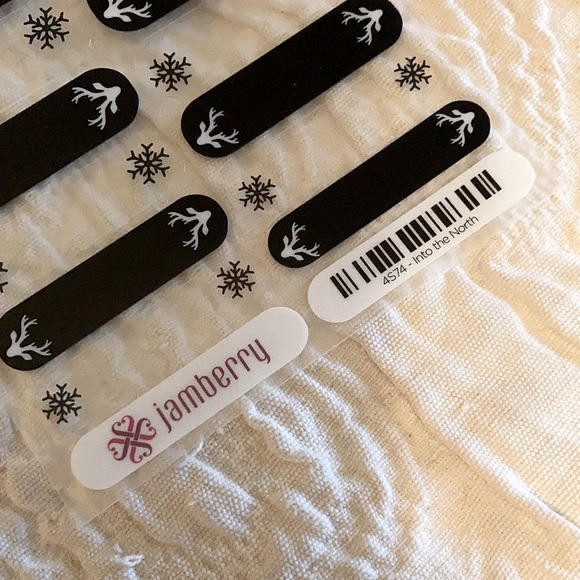 ✨ 3/$20 ✨ Jamberry | Into the North Nail Wrap - Picture 2 of 2